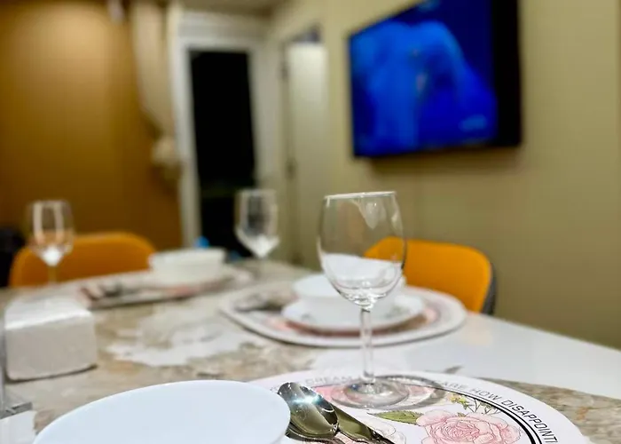 Apartment Venice Luxe Stylish, 1 Bedroom, Pool, Netflix, Kitchen, Canal Mall Access For 3 Guests Only *