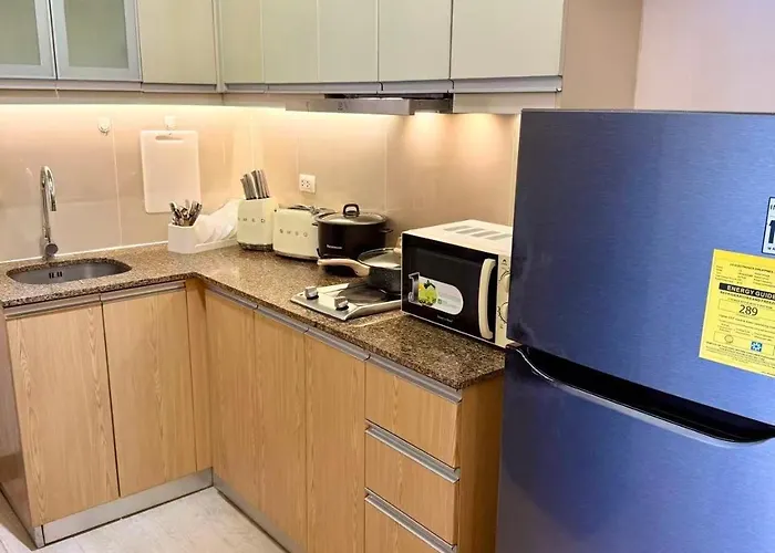 Venice Luxe Stylish, 1 Bedroom, Pool, Netflix, Kitchen, Canal Mall Access For 3 Guests Only Apartment Manila