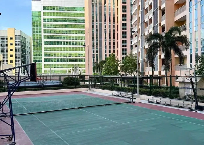 Venice Luxe Stylish, 1 Bedroom, Pool, Netflix, Kitchen, Canal Mall Access For 3 Guests Only Apartment Manila