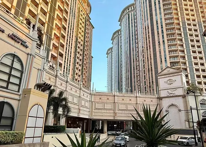 Venice Luxe Stylish, 1 Bedroom, Pool, Netflix, Kitchen, Canal Mall Access For 3 Guests Only